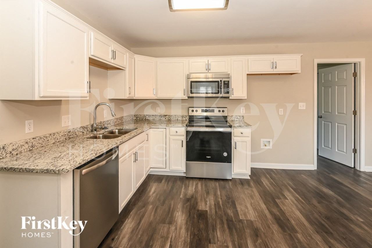 1903 Ashcraft Ave - Photo 7 of 15