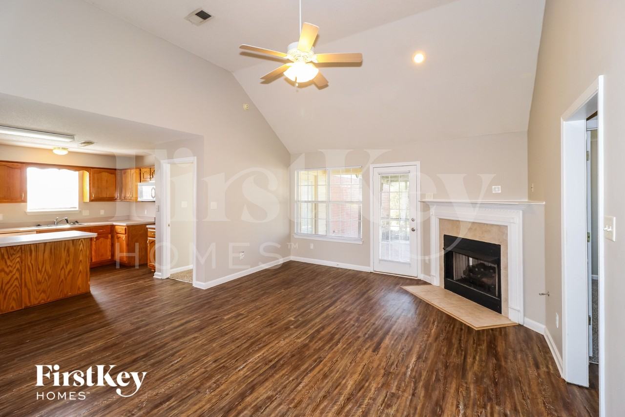 1523 Beringer Dr - Photo 5 of 16