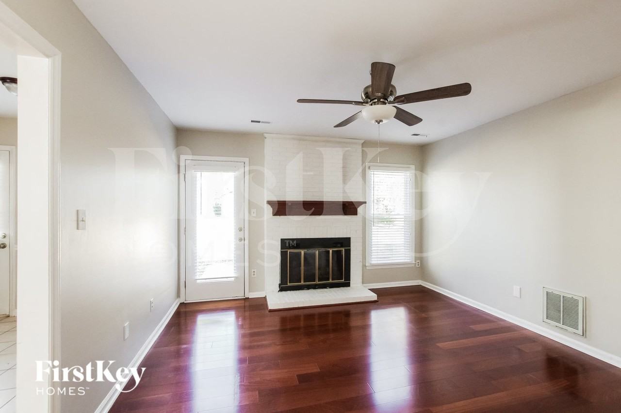 11701 Charnwood Ct - Photo 3 of 15