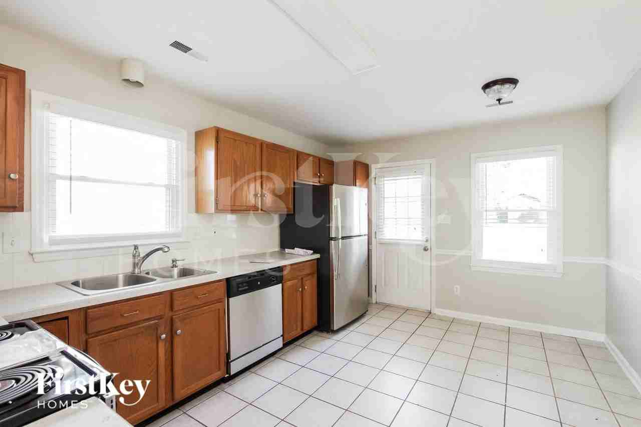 11701 Charnwood Ct - Photo 6 of 15