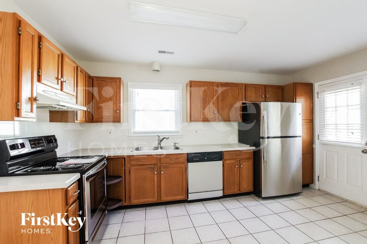11701 Charnwood Ct - Photo 7 of 15
