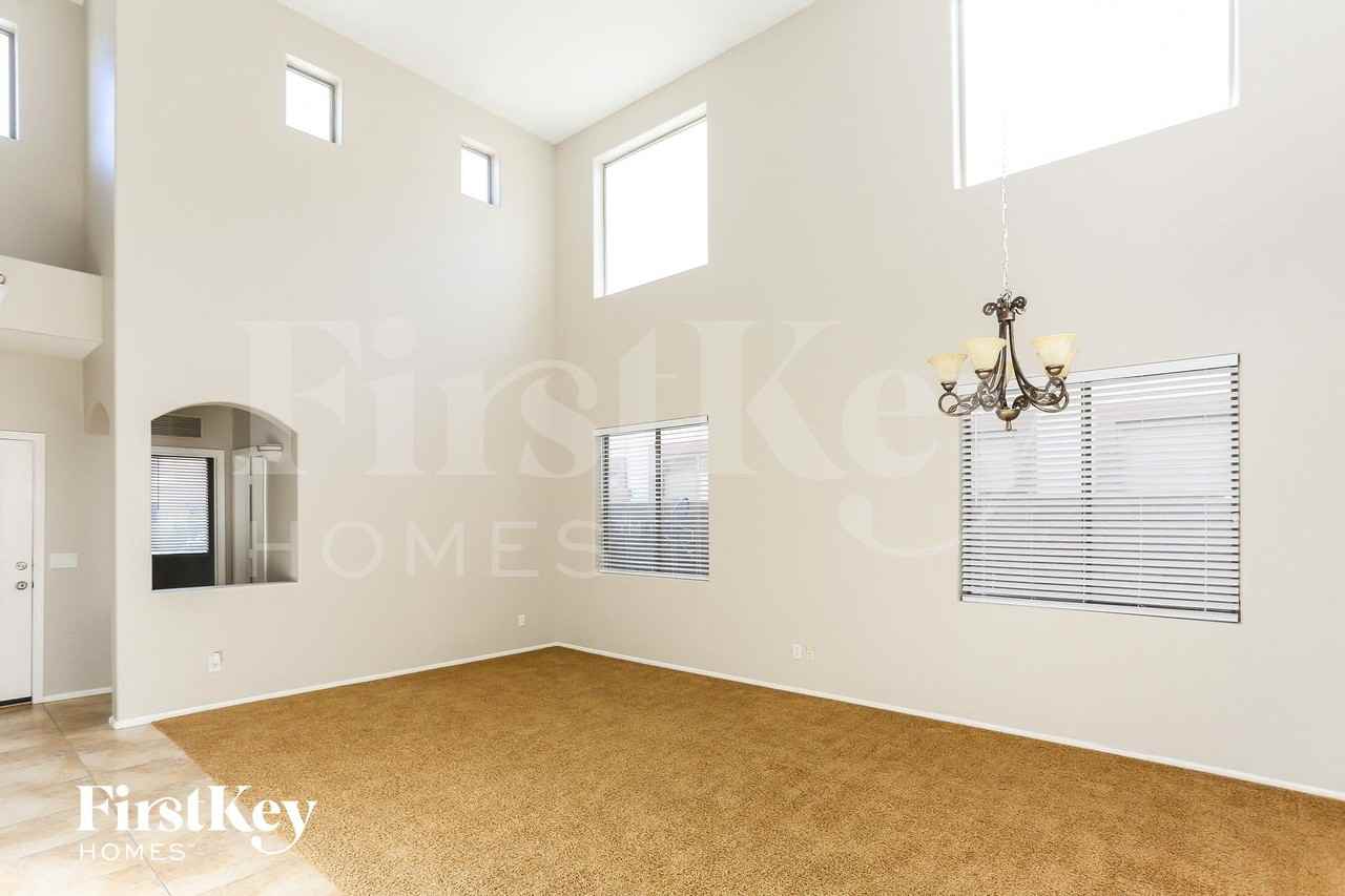 16110 W Miami St - Photo 3 of 15