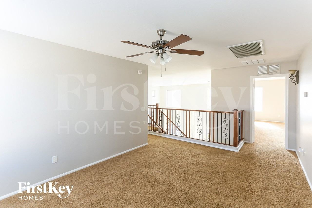 16110 W Miami St - Photo 5 of 15