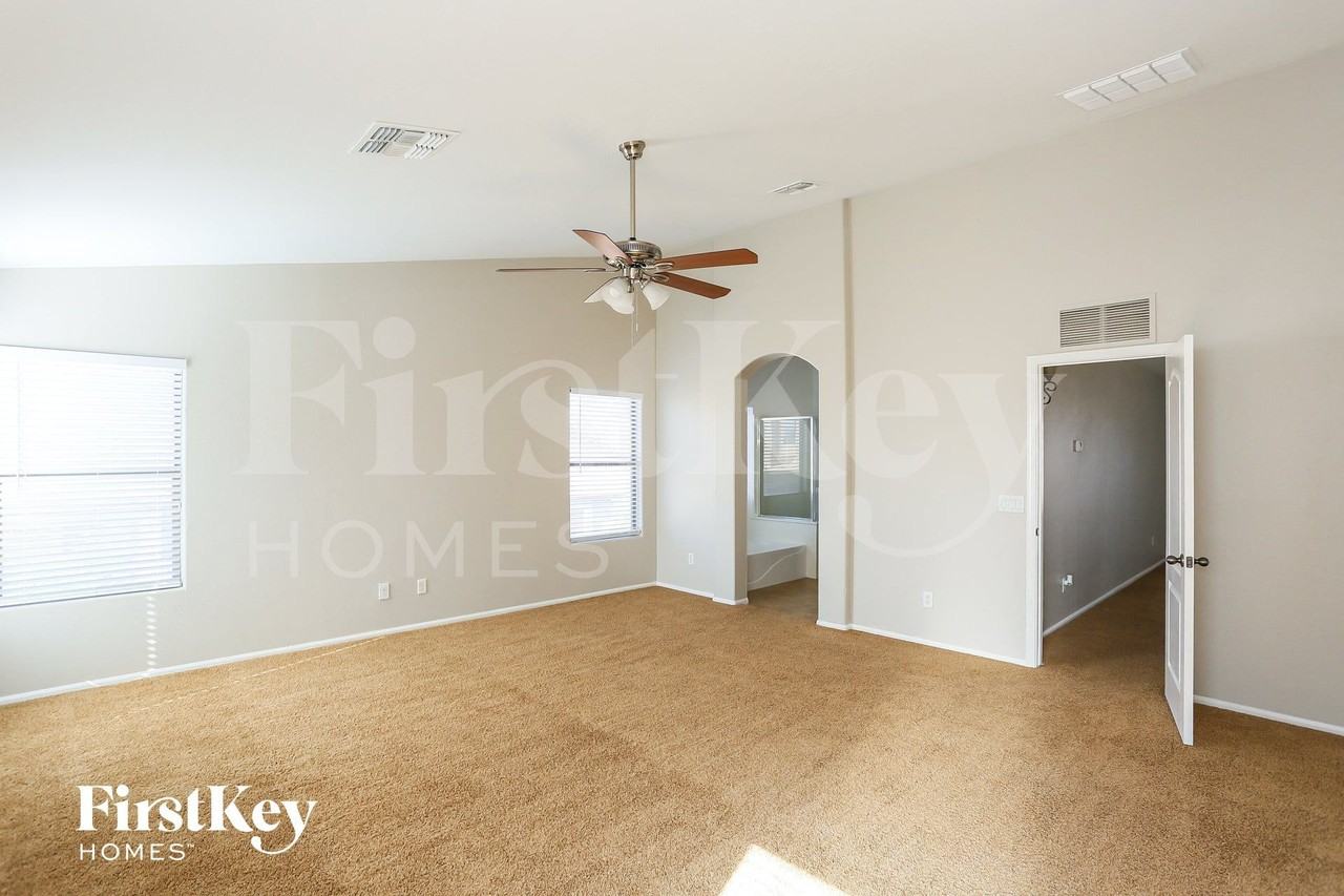 16110 W Miami St - Photo 7 of 15