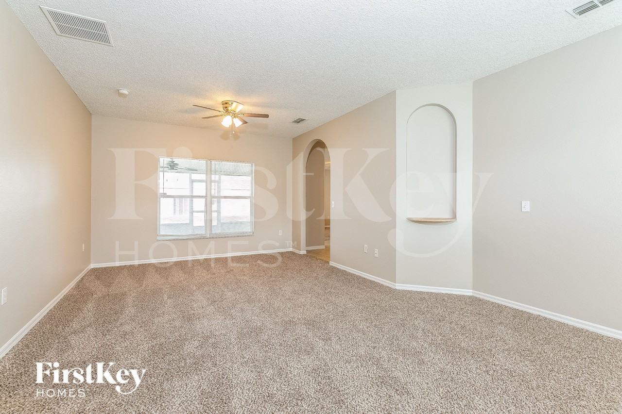 927 Cannes Dr - Photo 3 of 16
