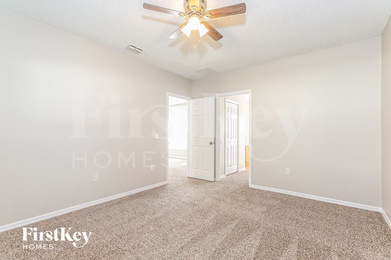 927 Cannes Dr - Photo 7 of 16