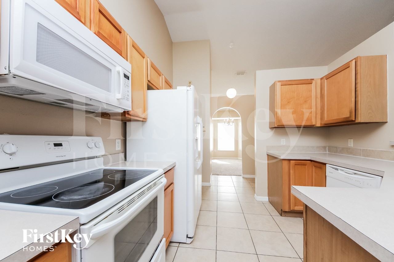 917 Delano Ct - Photo 7 of 16