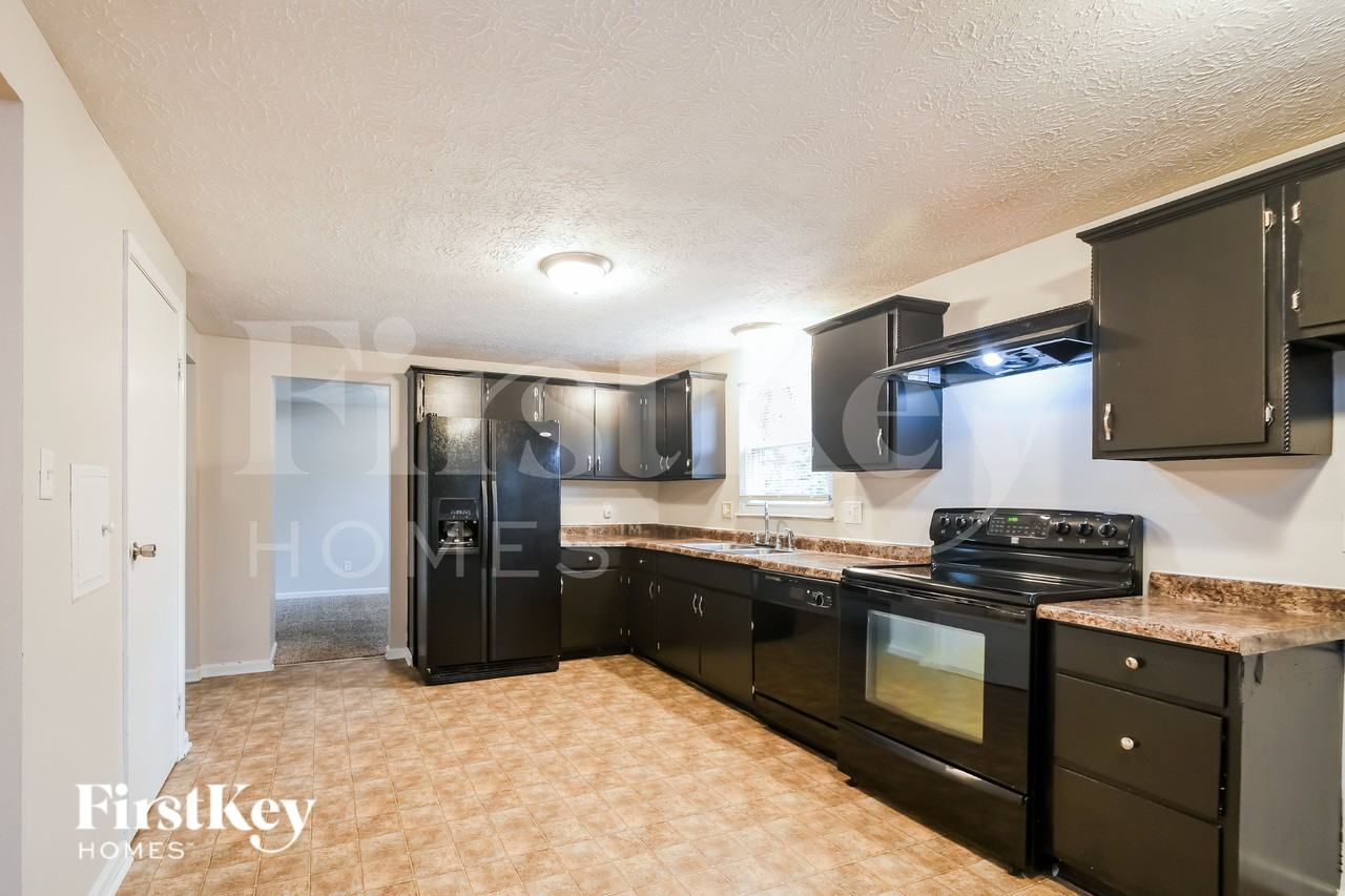 9026 Kasteel Way - Photo 4 of 15