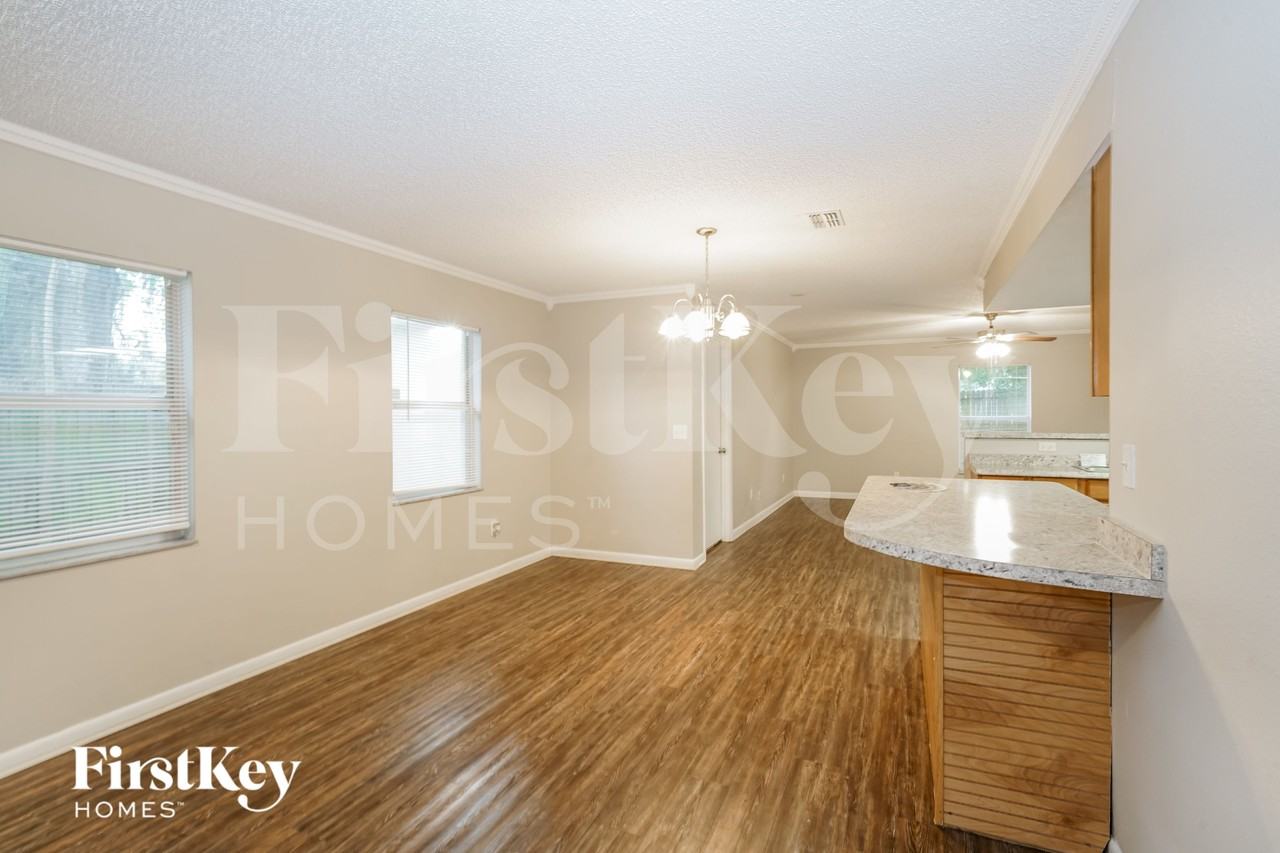 812 W Sligh Ave - Photo 2 of 16