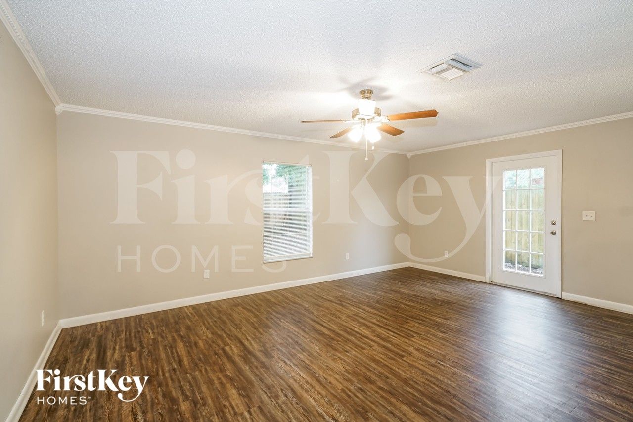812 W Sligh Ave - Photo 3 of 16