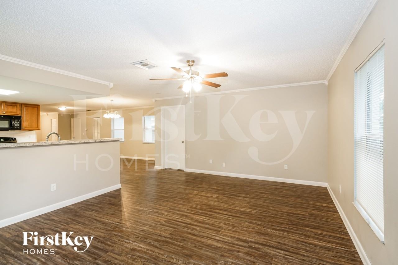 812 W Sligh Ave - Photo 4 of 16
