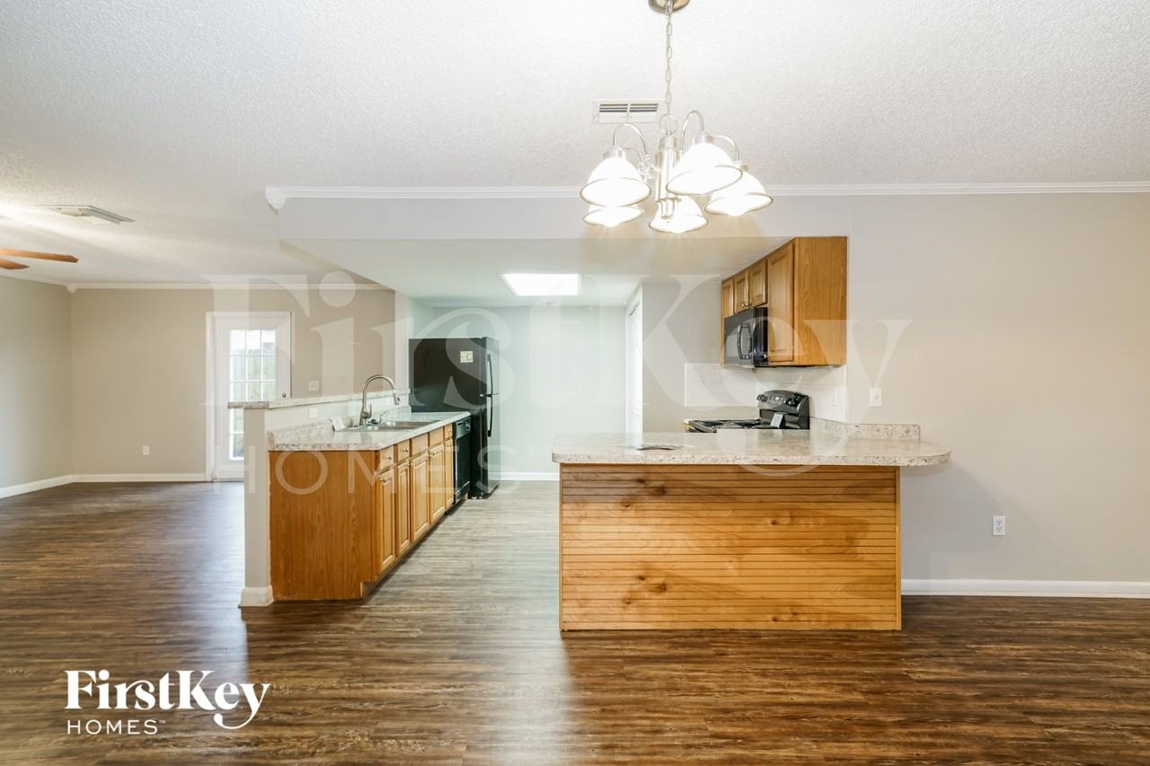 812 W Sligh Ave - Photo 5 of 16