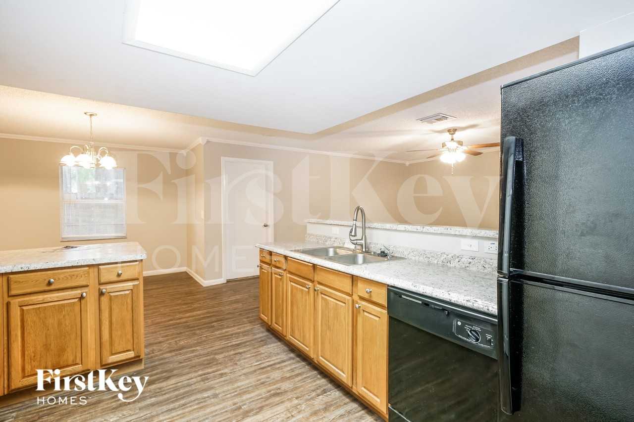 812 W Sligh Ave - Photo 6 of 16