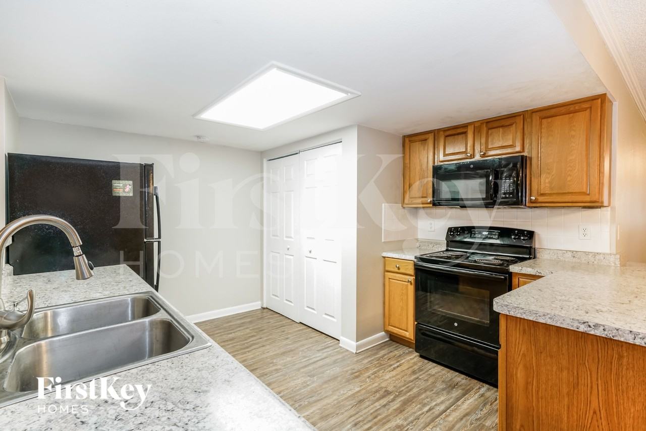 812 W Sligh Ave - Photo 7 of 16