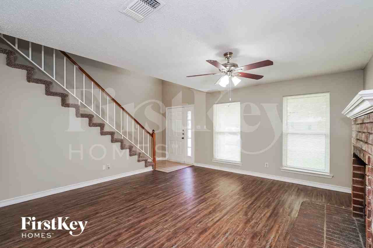 809 Parkwest Blvd - Photo 2 of 20