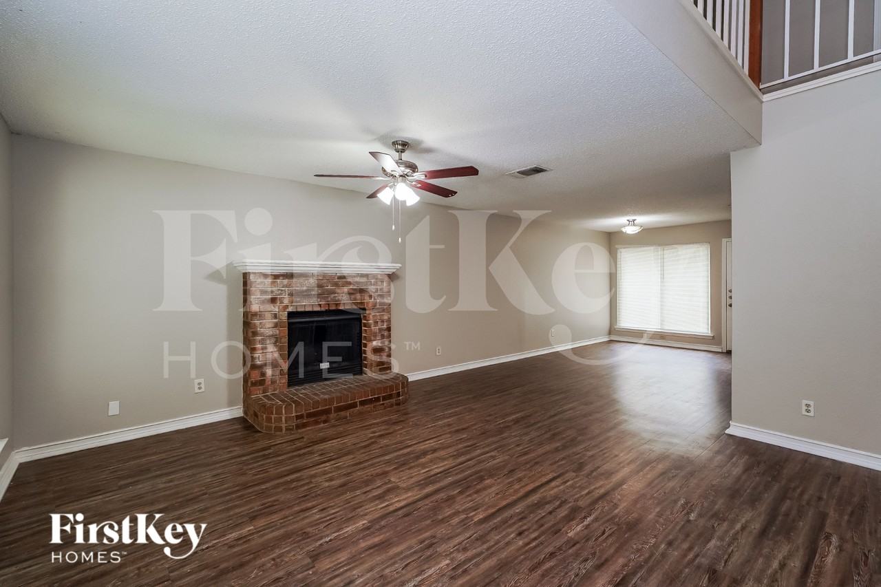 809 Parkwest Blvd - Photo 4 of 20