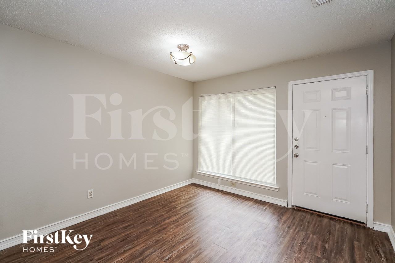 809 Parkwest Blvd - Photo 5 of 20