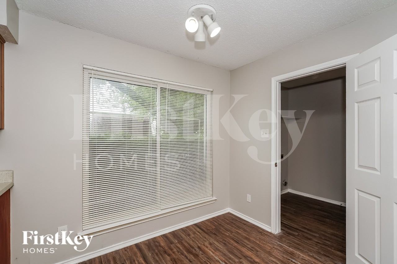 809 Parkwest Blvd - Photo 7 of 20