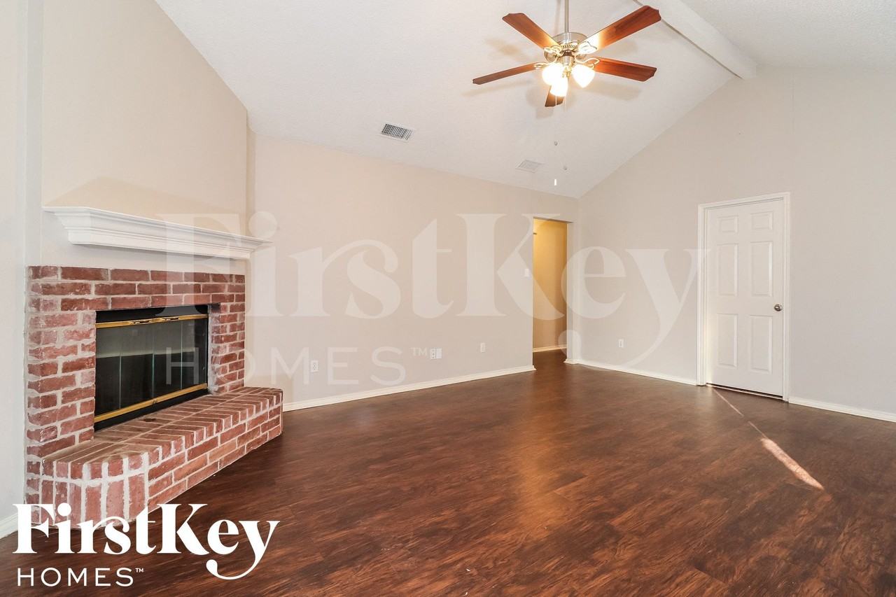 7956 Clear Brook Cir - Photo 2 of 14