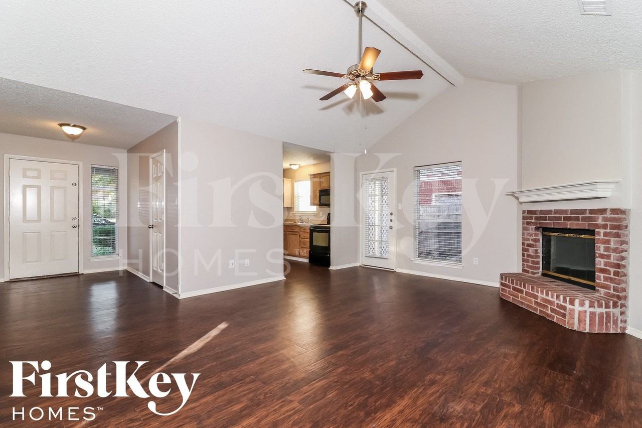 7956 Clear Brook Cir - Photo 3 of 14