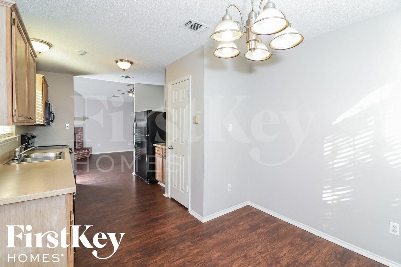 7956 Clear Brook Cir - Photo 4 of 14