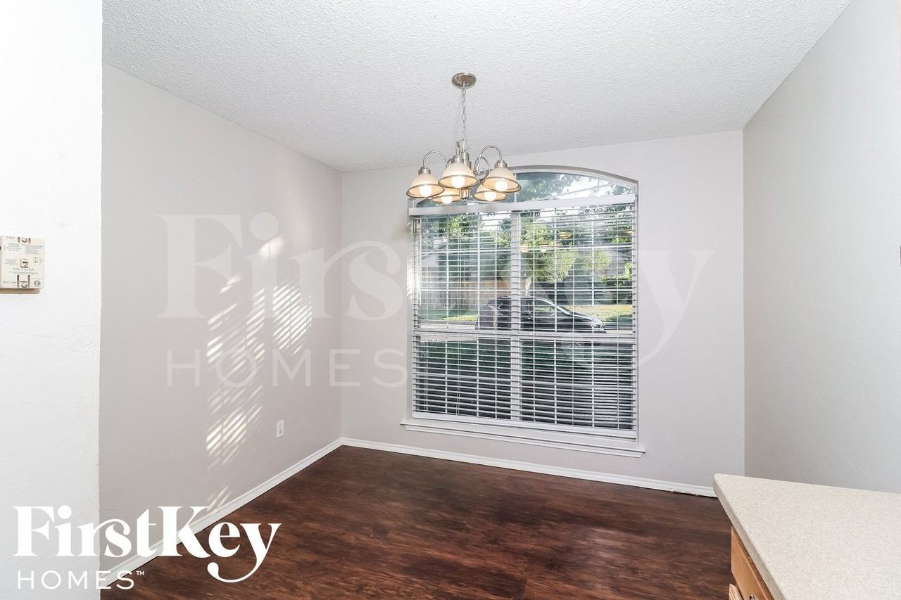 7956 Clear Brook Cir - Photo 5 of 14