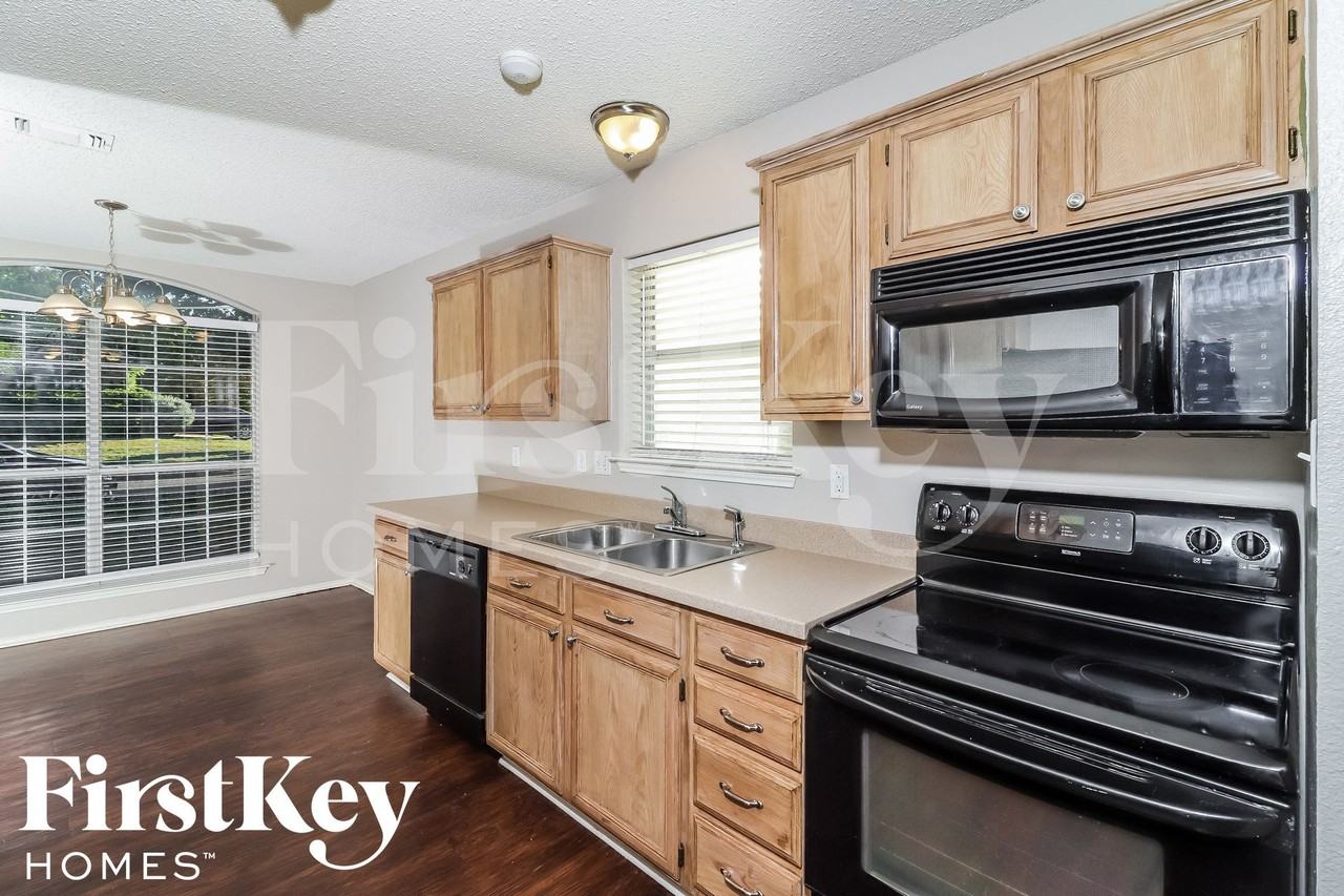 7956 Clear Brook Cir - Photo 6 of 14