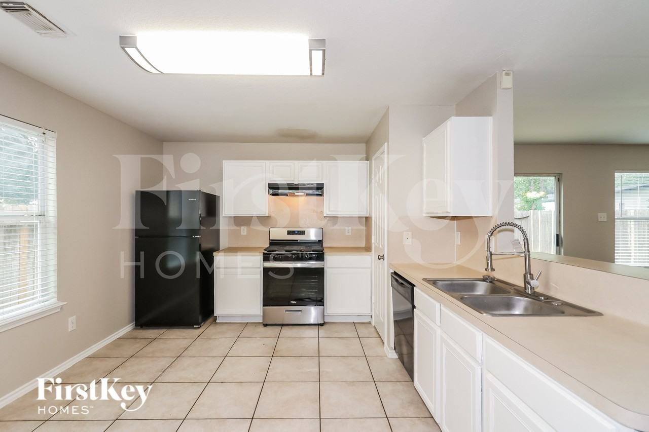 7311 Rising Brook Dr - Photo 5 of 17
