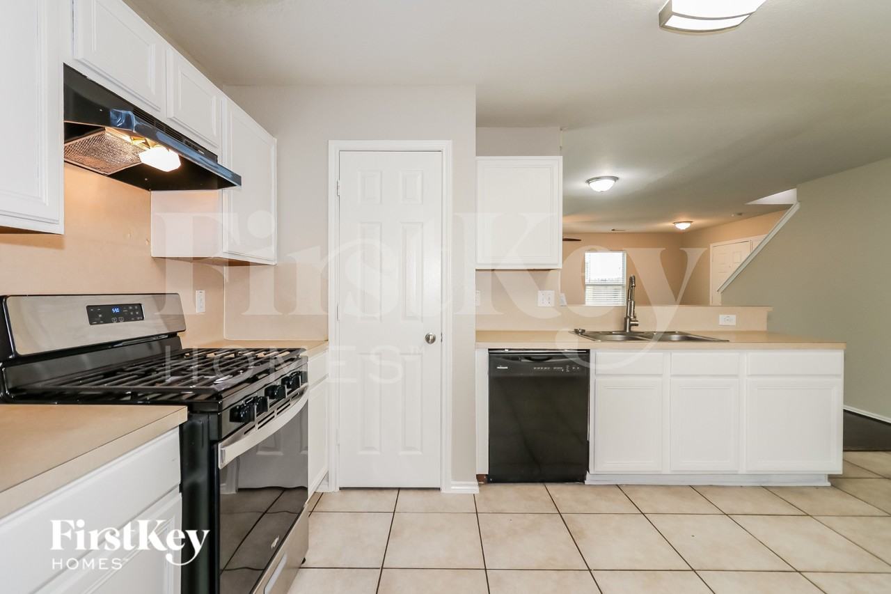 7311 Rising Brook Dr - Photo 6 of 17