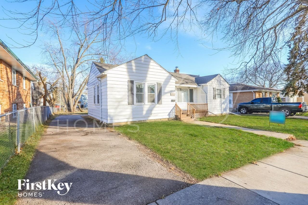 721 N May St - Photo 2 of 15