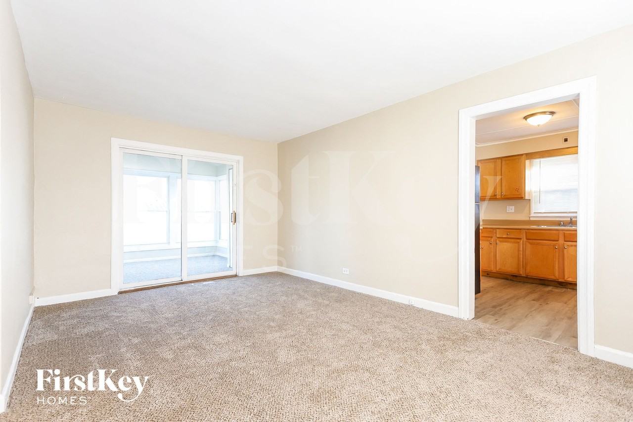 721 N May St - Photo 3 of 15