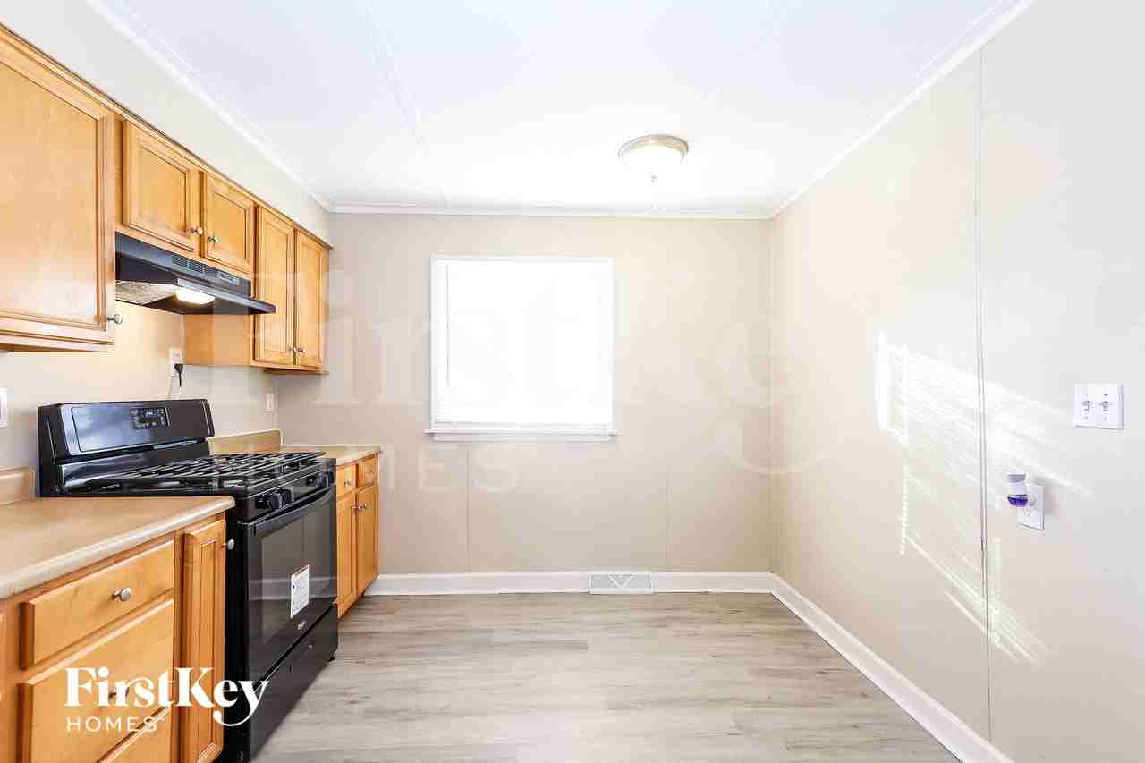 721 N May St - Photo 5 of 15