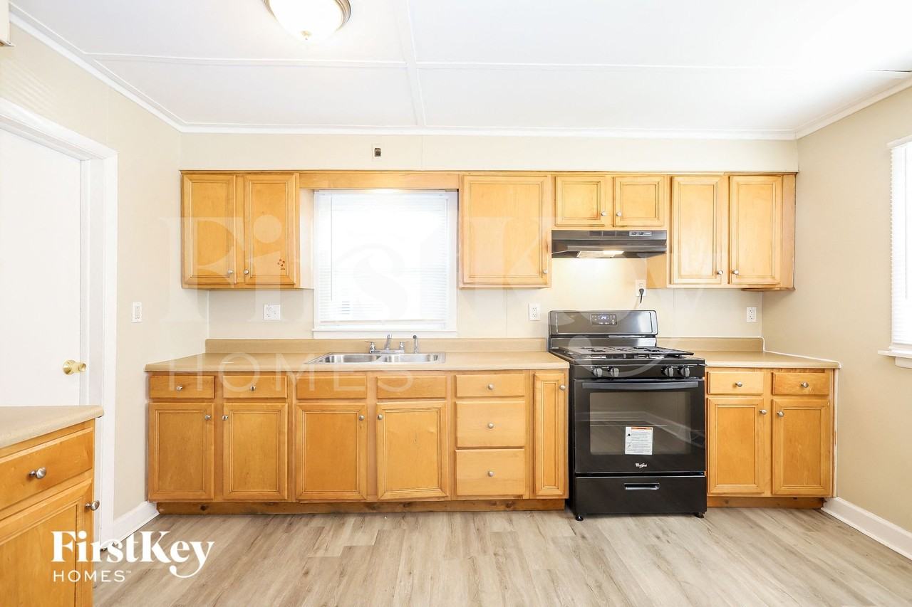 721 N May St - Photo 6 of 15