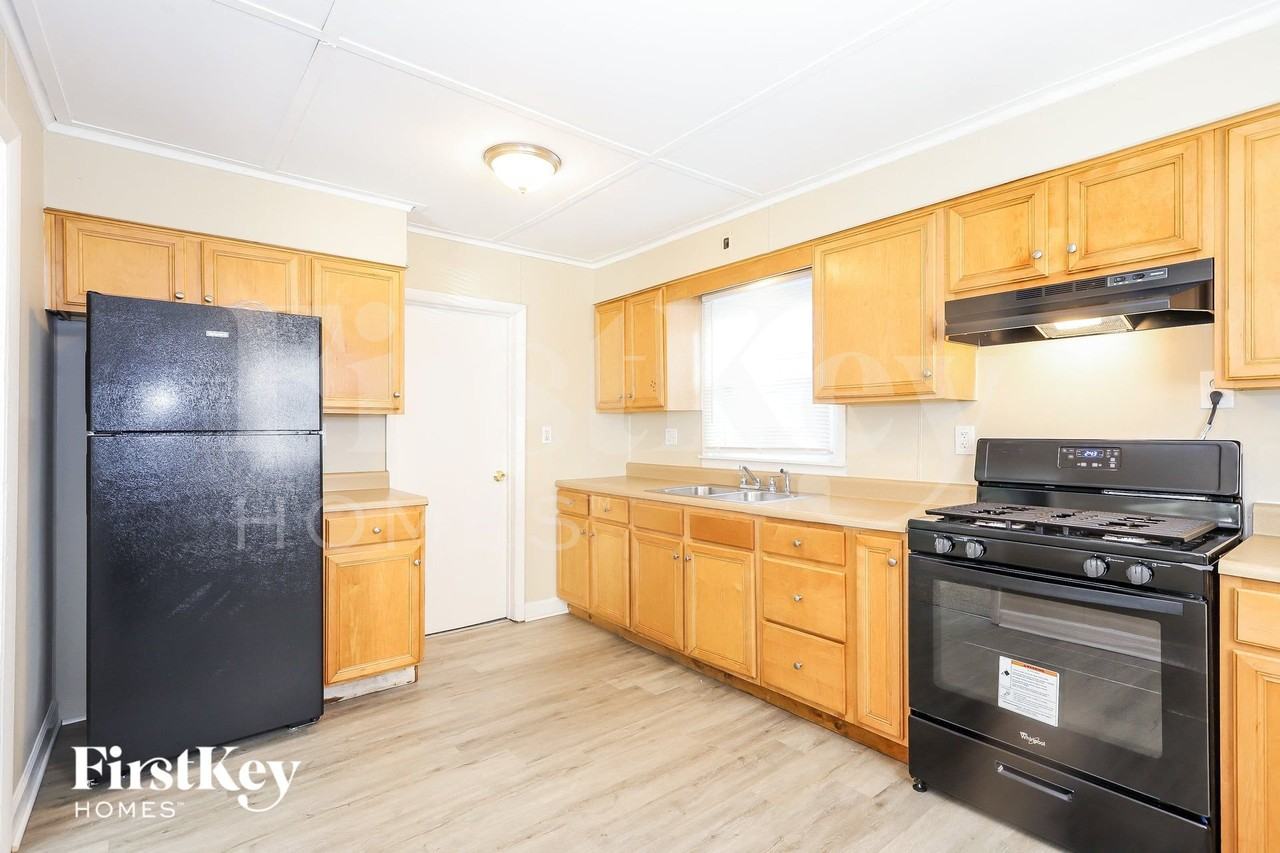 721 N May St - Photo 7 of 15