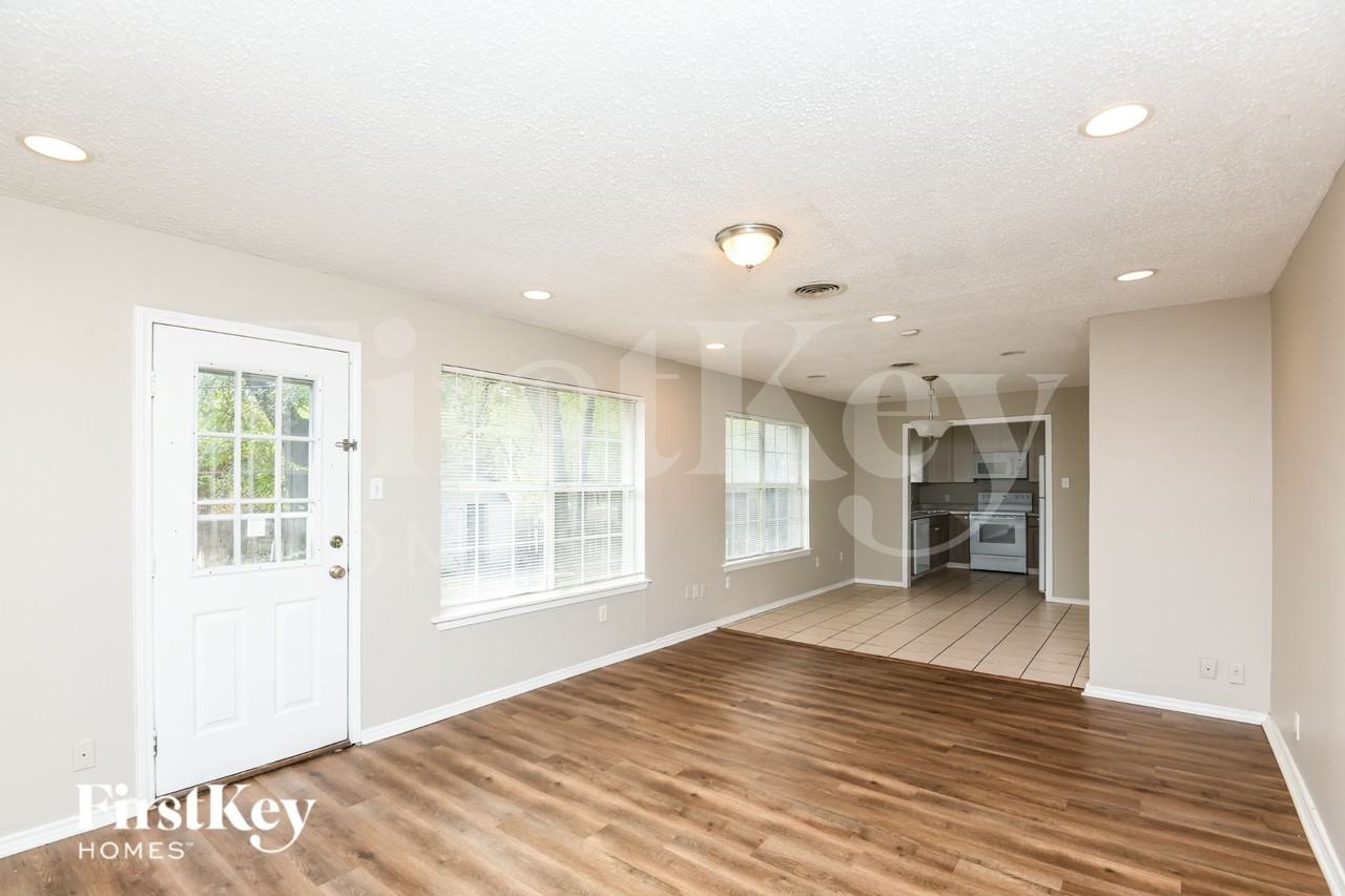 6508 Normandy Rd - Photo 2 of 16