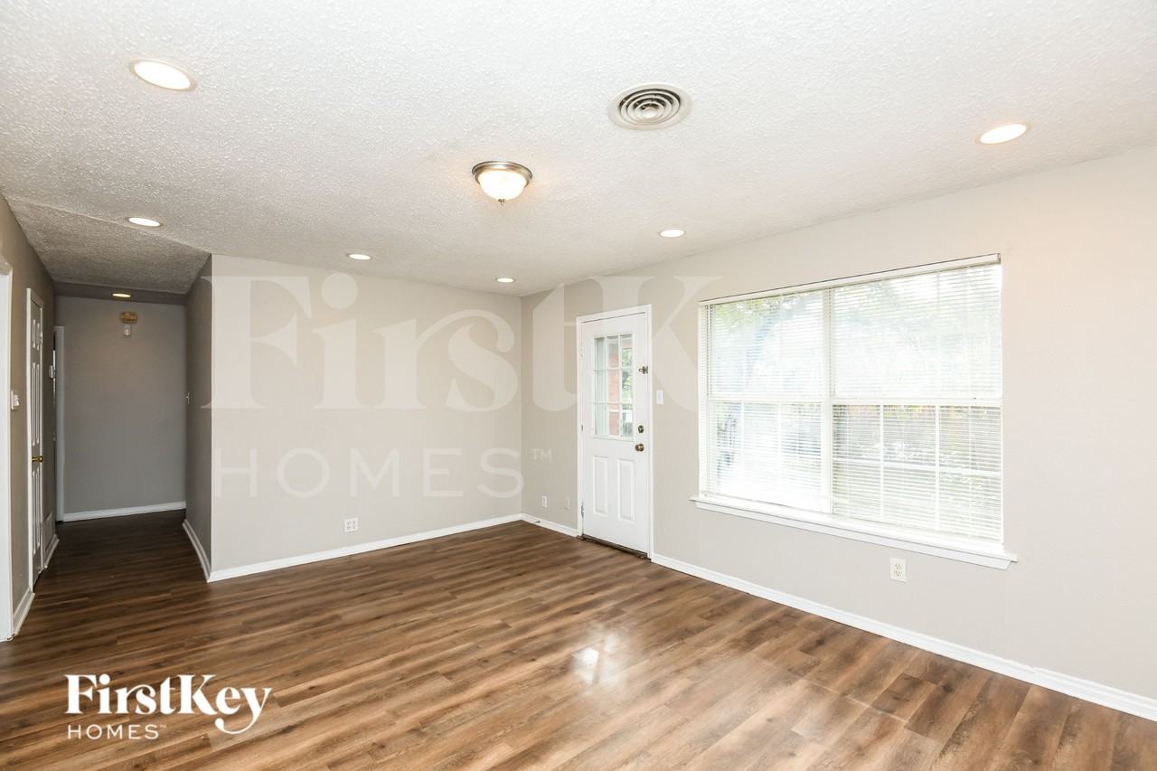 6508 Normandy Rd - Photo 3 of 16