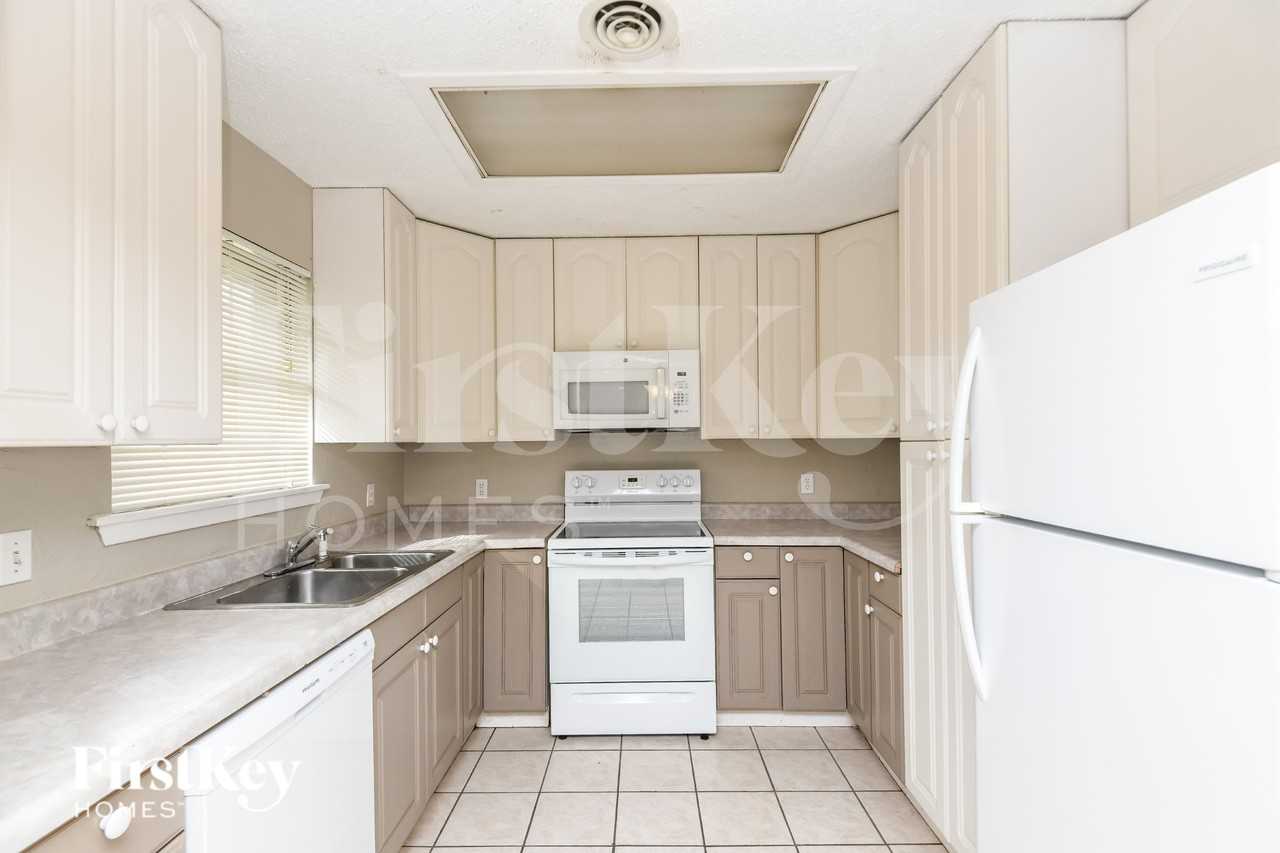 6508 Normandy Rd - Photo 5 of 16