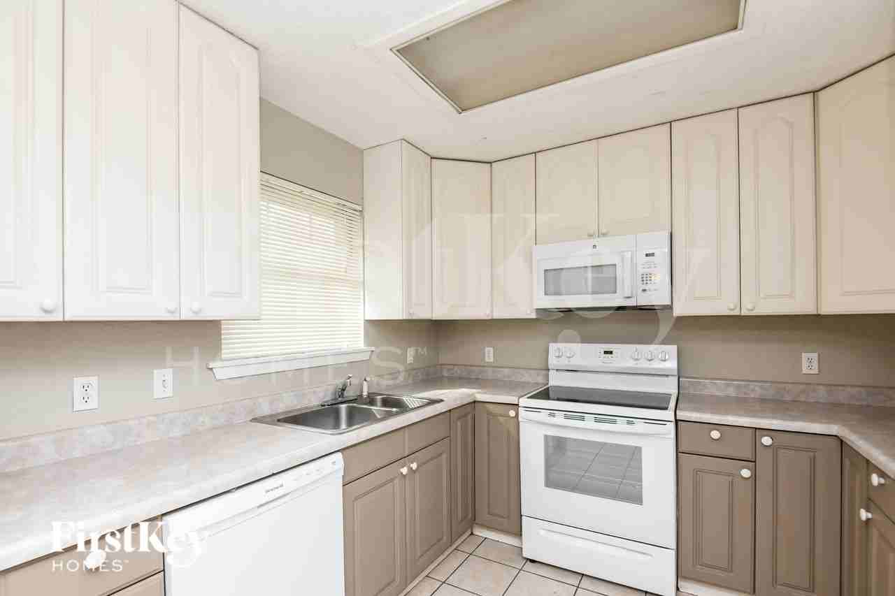 6508 Normandy Rd - Photo 6 of 16