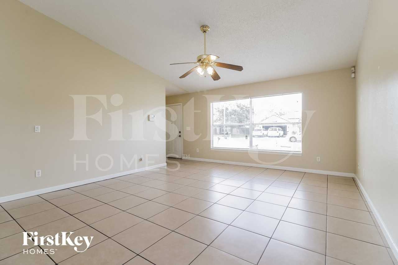 541 Albatross Dr - Photo 2 of 15