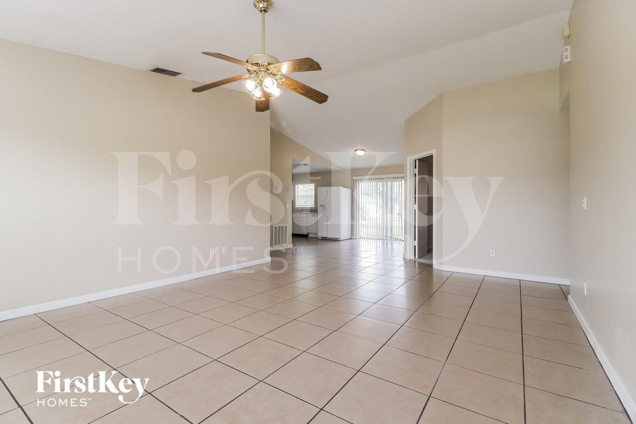 541 Albatross Dr - Photo 3 of 15