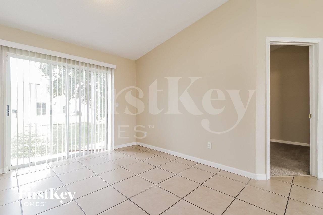 541 Albatross Dr - Photo 4 of 15