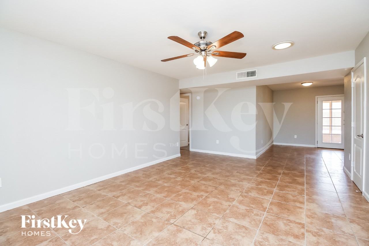 425 E Julie Dr - Photo 5 of 19