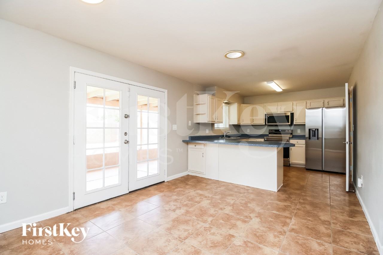 425 E Julie Dr - Photo 6 of 19