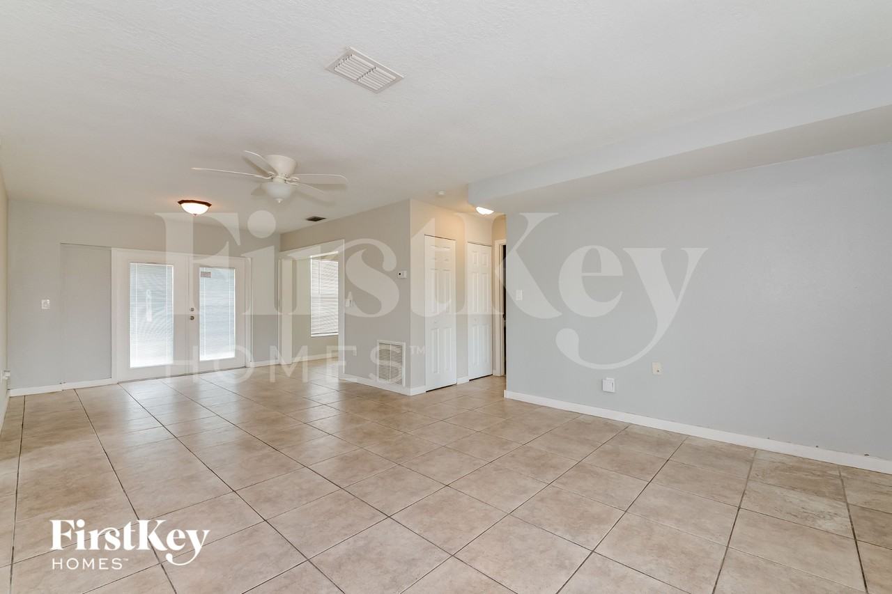 3806 Southern Pkwy W - Photo 4 of 16