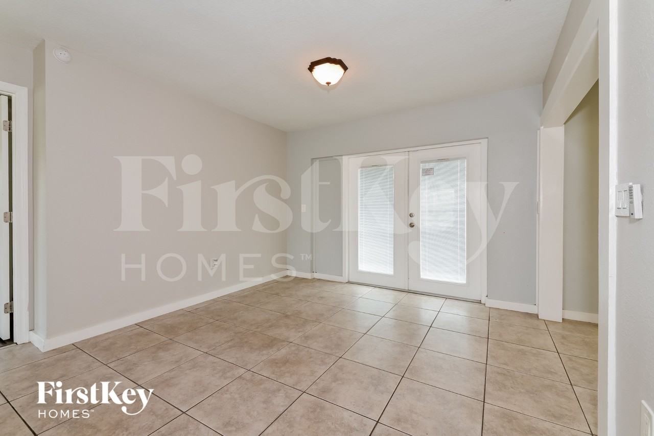 3806 Southern Pkwy W - Photo 5 of 16
