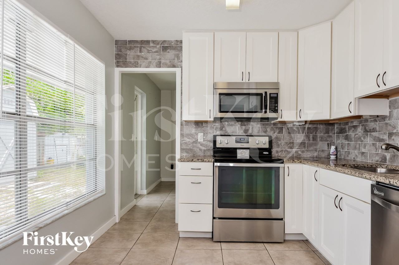 3806 Southern Pkwy W - Photo 7 of 16