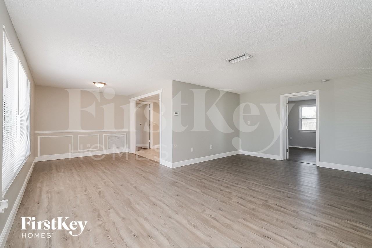 3641 Windham Dr - Photo 2 of 16