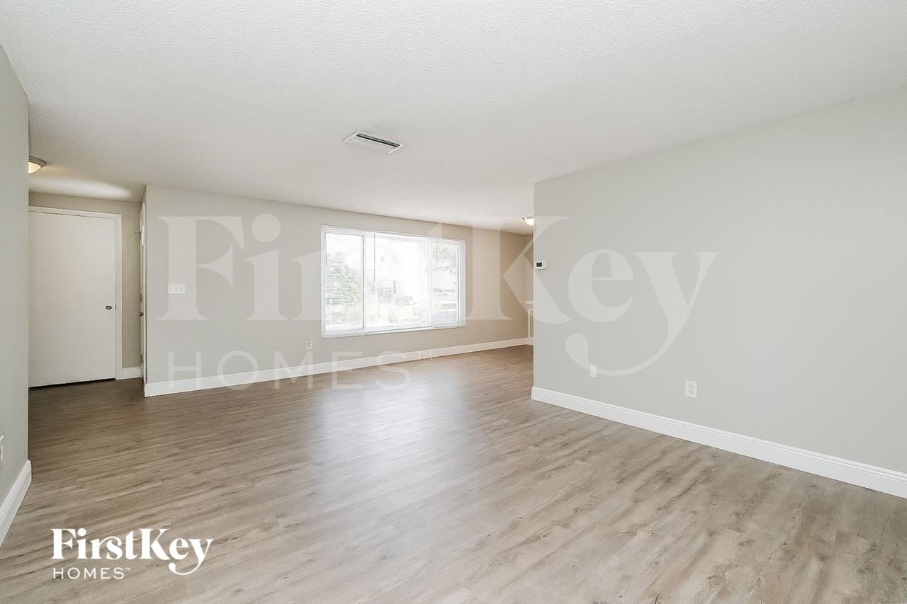 3641 Windham Dr - Photo 3 of 16
