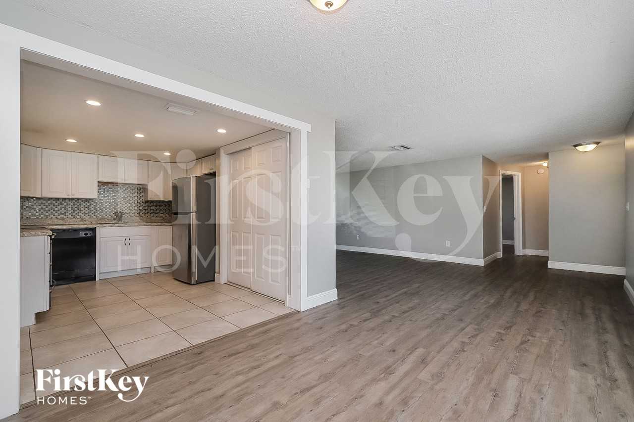 3641 Windham Dr - Photo 4 of 16