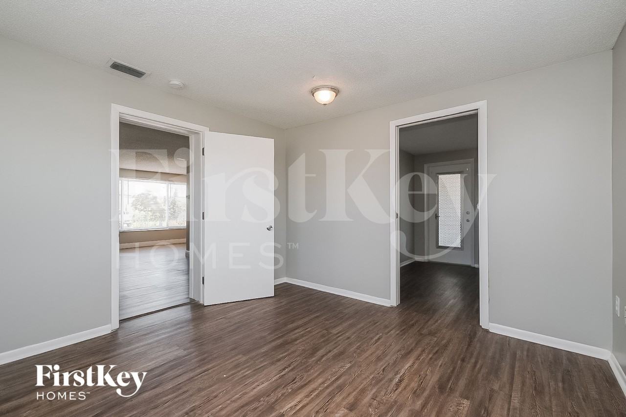 3641 Windham Dr - Photo 5 of 16